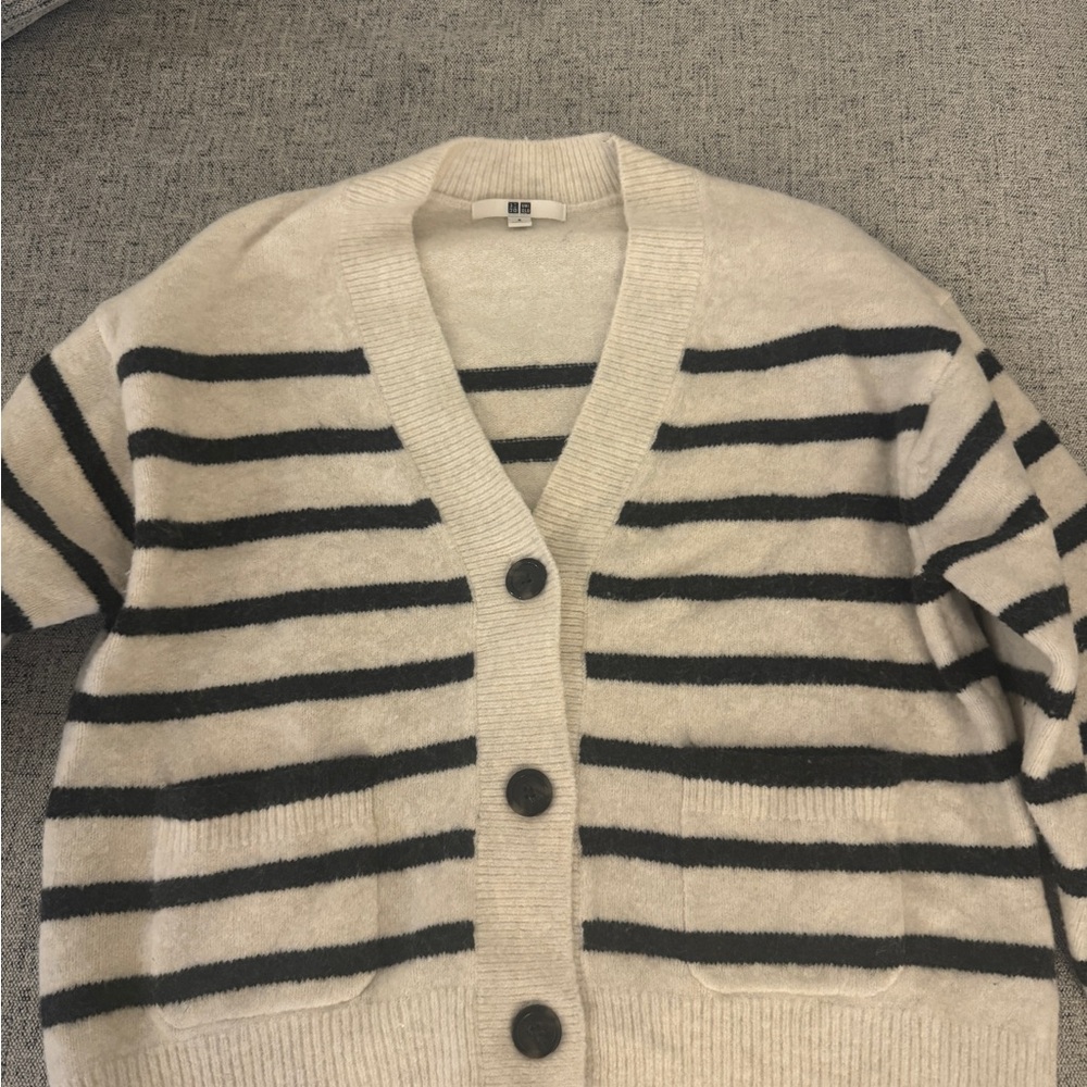 Uniqlo Striped Button Cardigan Sweater - Uniqlo - Cream & Black